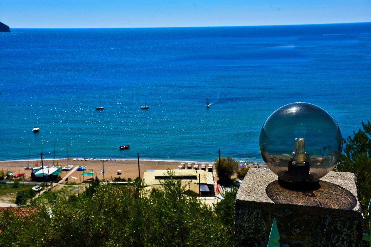 Delfini Resort Agios Georgios Pagon Exterior foto